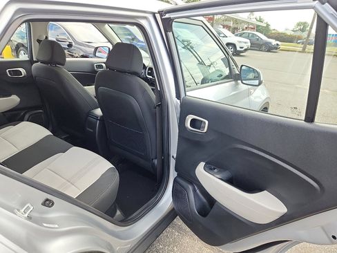 Used 2022 Hyundai Venue SEL image 14