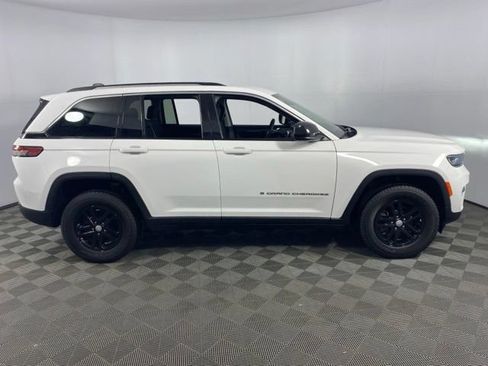 Used 2023 Jeep Grand Cherokee Laredo AWD/4WD image 10