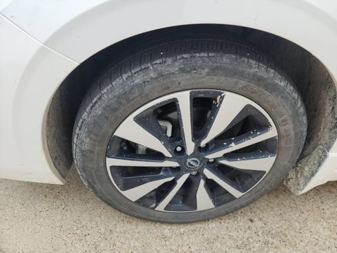 Used 2025 Nissan Sentra SV w/ SV Premium Package FWD image 8
