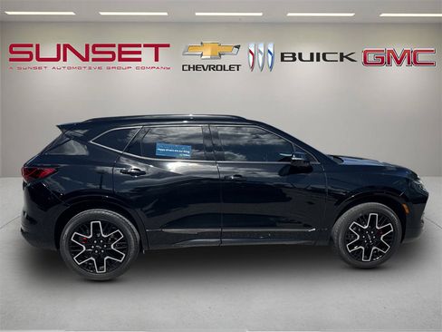 Certified 2024 Chevrolet Blazer RS w/ Driver Confidence II Package FWD image 3