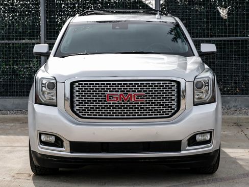 Used 2017 GMC Yukon Denali image 5