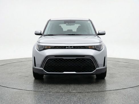 Used 2025 Kia Soul LX w/ LX Technology Package FWD image 2