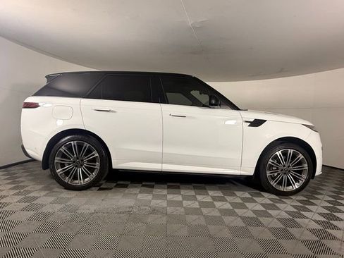 New 2025 Land Rover Range Rover Sport Dynamic SE AWD/4WD image 9