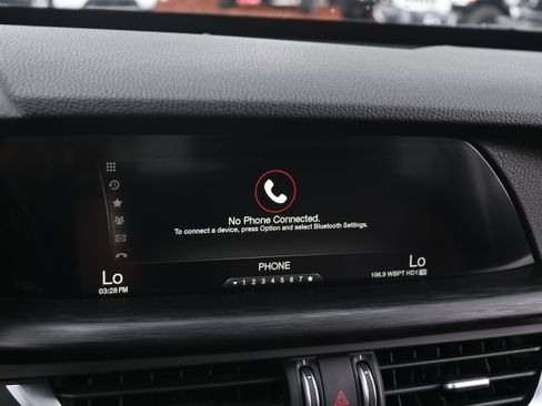 Used 2018 Alfa Romeo Stelvio AWD image 22