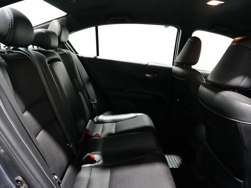 Used 2017 Honda Accord Sport image 19