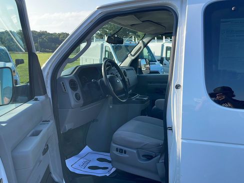 Used 2013 Ford E-350 and Econoline 350 XLT RWD image 9