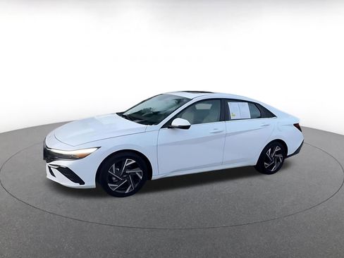 Used 2025 Hyundai Elantra Limited image 9