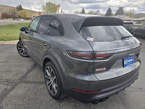 Used 2020 Porsche Cayenne AWD/4WD image 5