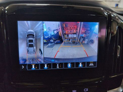 Used 2021 Chevrolet Traverse LT w/ LT Premium Package image 15