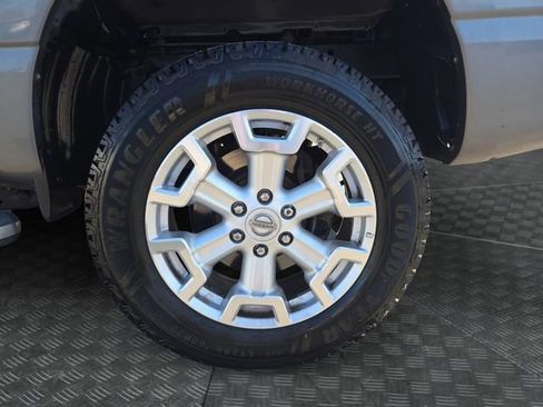 Used 2018 Nissan Titan SL image 35