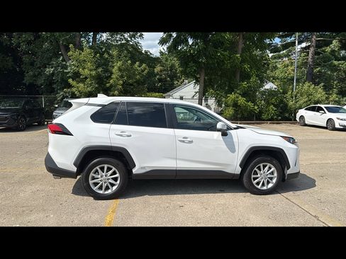 Used 2022 Toyota RAV4 LE image 6