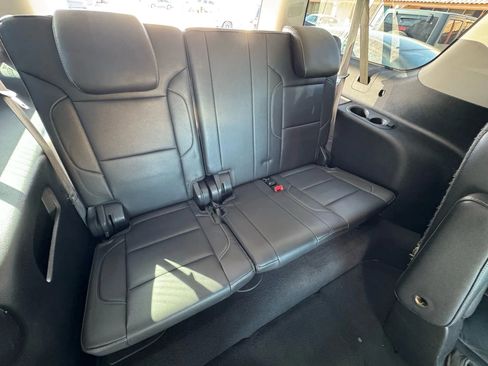 Used 2020 Chevrolet Suburban LT image 18