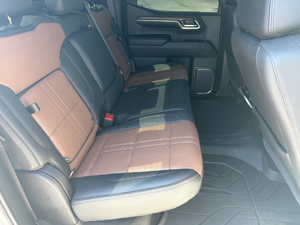 Used 2023 Chevrolet Silverado 1500 High Country w/ High Country Premium Package AWD/4WD image 15
