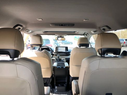 Used 2024 Toyota Sienna Limited AWD/4WD image 32