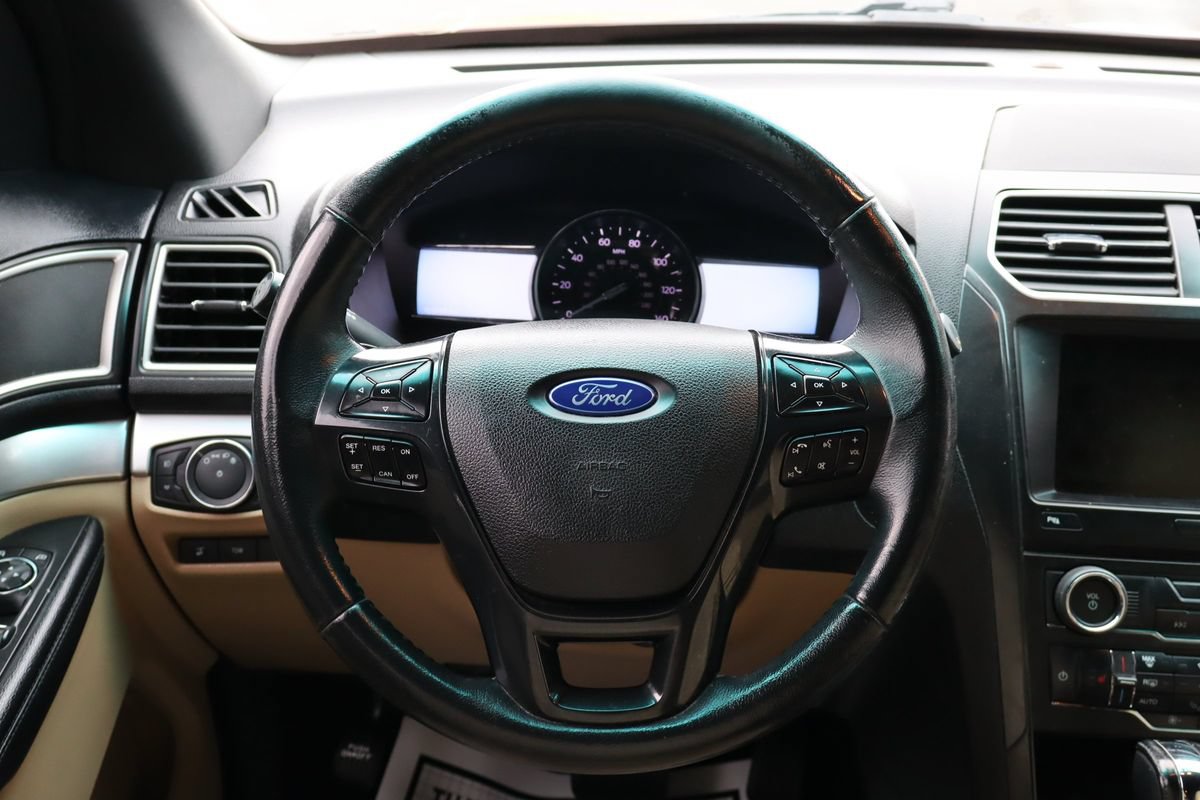 Used 2016 Ford Explorer XLT w/ Equipment Group 202A AWD/4WD image 18
