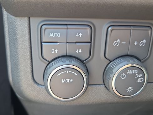 Certified 2023 Chevrolet Suburban High Country AWD/4WD image 32