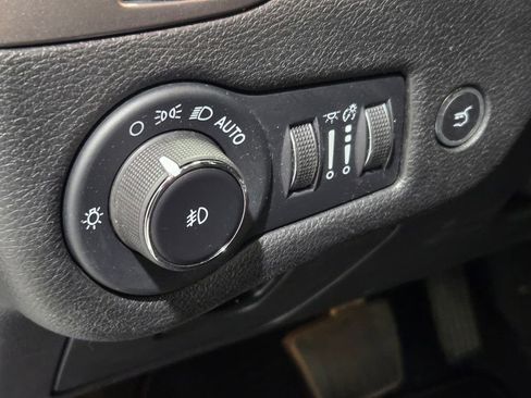 Certified 2022 Jeep Cherokee Limited image 14