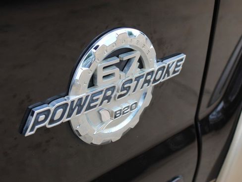 Used 2013 Ford F250 Lariat w/ Lariat Ultimate Pkg image 3