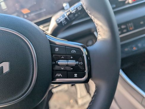 New 2026 Kia Carnival EX FWD image 16