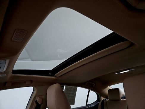 Used 2025 Lexus ES 300h w/ Premium Package image 16