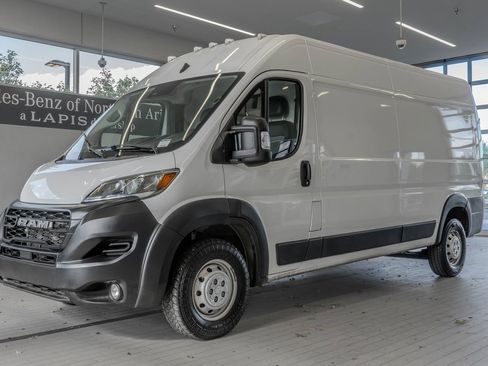 Used 2025 RAM ProMaster 2500 w/ Convenience Group FWD image 3