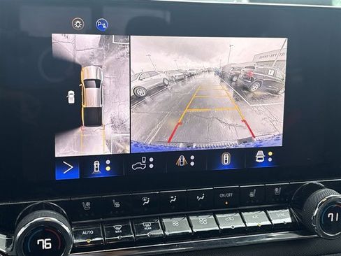 Used 2023 Chevrolet Colorado Z71 w/ Z71 Convenience Package 2 image 14