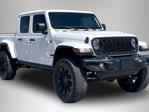 Used 2025 Jeep Gladiator Sport AWD/4WD image 1
