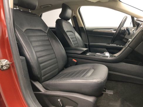 Used 2017 Ford Fusion SE w/ Fusion SE Technology Package image 21