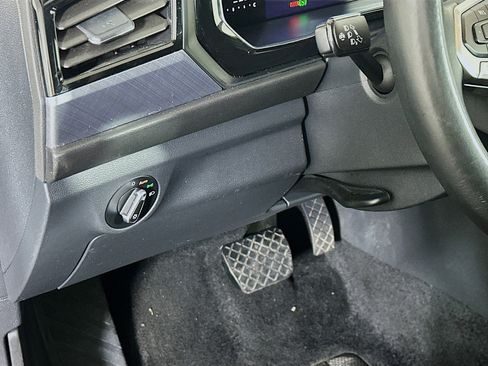 Used 2024 Volkswagen Jetta SE image 17