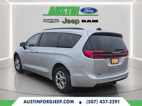 Used 2023 Chrysler Pacifica Limited w/ Trailer Tow Group image 2