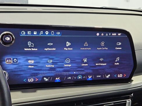 Used 2025 Chevrolet Traverse LT FWD image 19