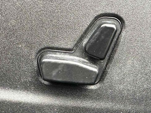 Used 2016 Chrysler 300 S RWD image 12