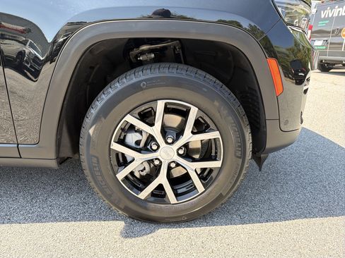 Used 2024 Jeep Grand Cherokee Limited w/ Luxury Tech Group II RWD image 14