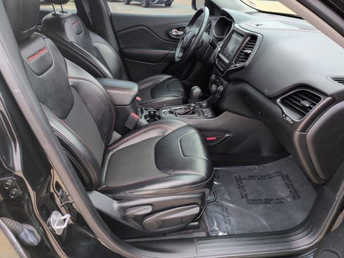 Used 2019 Jeep Cherokee Trailhawk w/ Comfort/Convenience Group image 31