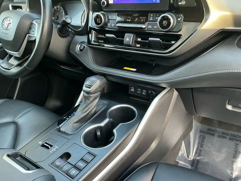 Used 2023 Toyota Highlander XLE image 20