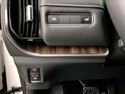 New 2026 Nissan Armada SL w/ Captain's Chari Seat Package AWD/4WD image 30