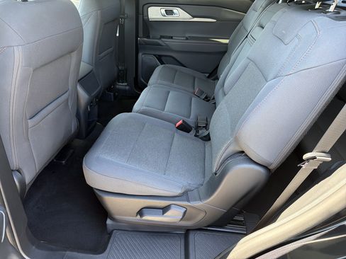 Used 2025 Ford Explorer Active RWD image 31