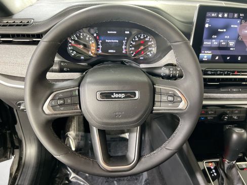 Used 2023 Jeep Compass Latitude w/ Sun and Sound Group AWD/4WD image 11