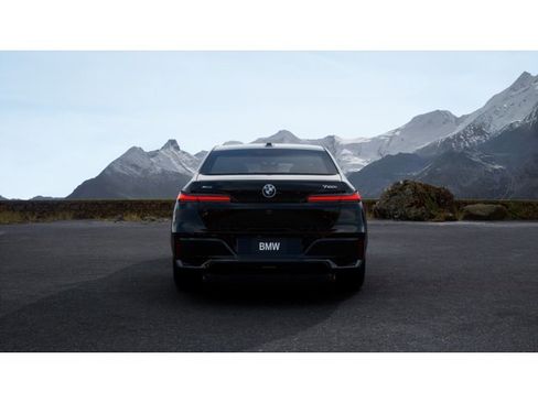 New 2026 BMW 760i xDrive image 5