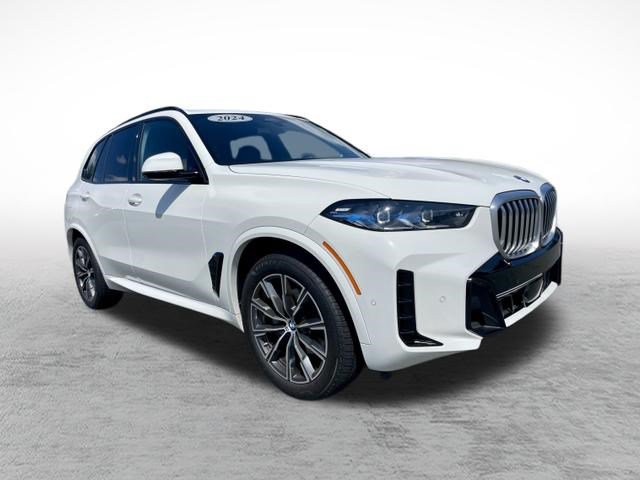Used 2024 BMW X5 xDrive40i w/ M Sport Package AWD/4WD image 3