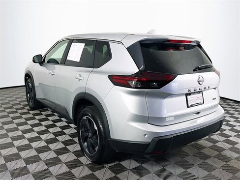 Used 2025 Nissan Rogue SV image 6