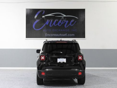 Used 2018 Jeep Renegade Altitude FWD image 4