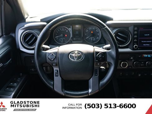Used 2022 Toyota Tacoma TRD Off-Road w/ TRD Premium Off Road Package AWD/4WD image 12