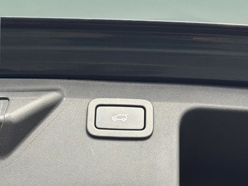 Used 2017 Land Rover Discovery Sport HSE image 33