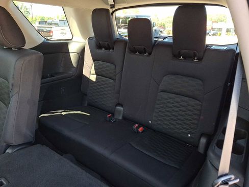 Used 2024 Nissan Pathfinder SV AWD/4WD image 10
