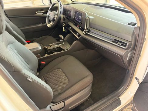 Used 2025 Kia Sportage LX FWD image 25