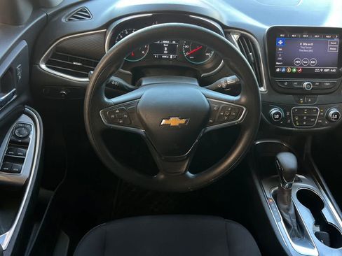 Used 2021 Chevrolet Malibu LT FWD image 16