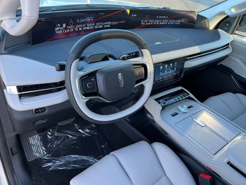 New 2026 Lincoln Navigator L Reserve w/ Jet Appearance Package AWD/4WD image 17