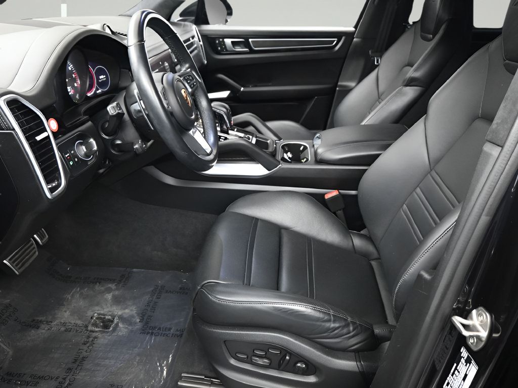 Certified 2022 Porsche Cayenne Turbo S AWD/4WD image 6