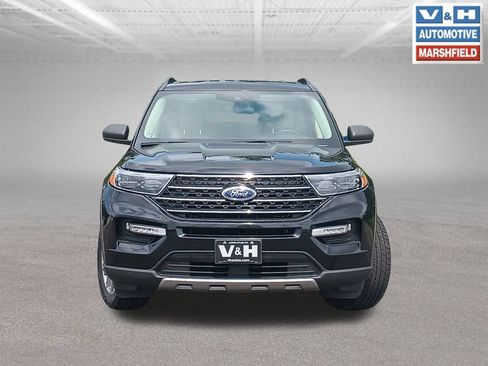 Used 2020 Ford Explorer XLT w/ Equipment Group 202A AWD/4WD image 28